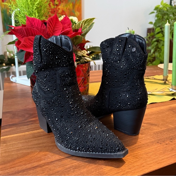 XTI Shoes - Xti Black Rhinestone Ankle Cowboy Boots Size 38